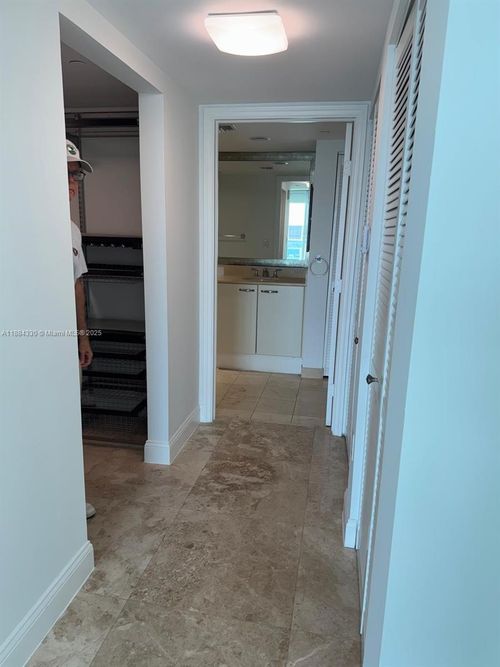 apt-2005-2101 Brickell Ave, Miami, FL, 33129-2117 | Card Image