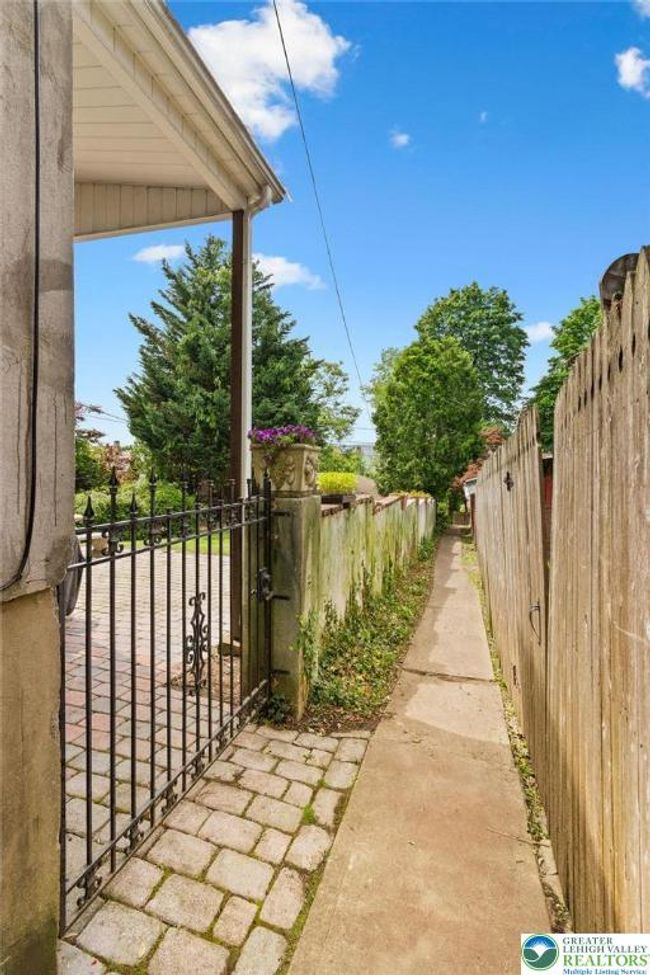 923 N Webster Ave, Home with 9 bedrooms, 5 bathrooms and 3 parking in Scranton PA | Image 57