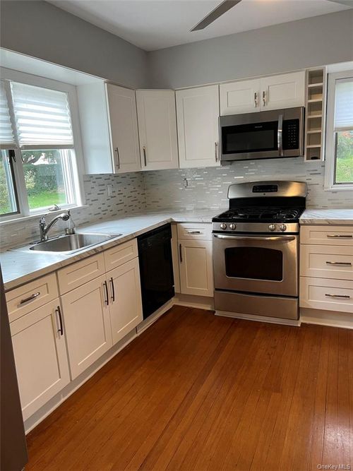 apt-1st-39 Wilmot Rd, Scarsdale, NY, 10583-6143 | Card Image