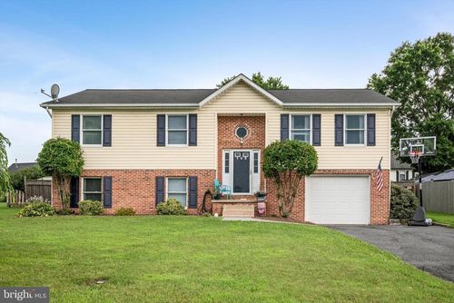 102 Hammer Ct, STEPHENS CITY, VA, 22655-4012 | Card Image