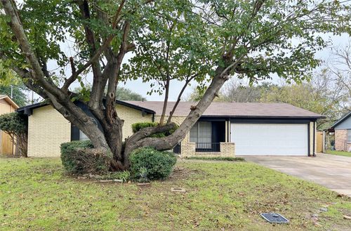 5652 Conlin Dr, Fort Worth, TX, 76134-2220 | Card Image