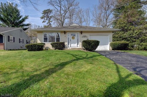 123 Columbine Cir, Toms River, NJ, 08755-4049 | Card Image