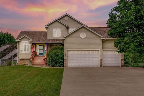 9386 Jennifer Ct, Chisago City, MN, 55013-9341 | Card Image