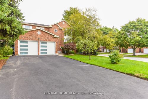 4 Robaldon Rd, Etobicoke, ON, M9A5A7 | Card Image