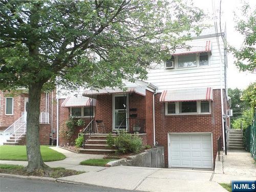 271 7th St, Palisades Park, NJ, 07650-2032 | Card Image