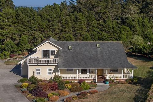 2552 Knox Cove Dr, McKinleyville, CA, 95519-3373 | Card Image