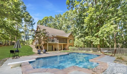 104 Tallwood Dr, Shelby, NC, 28152-7752 | Card Image