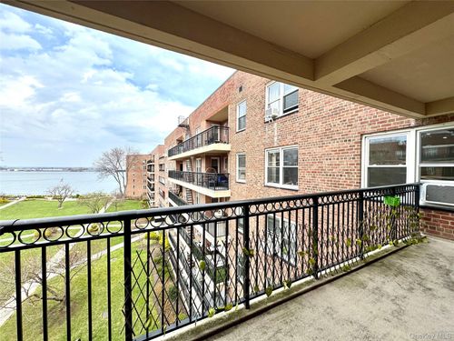 apt-5c-162-41 Powells Cove Blvd, Whitestone, NY, 11357-1435 | Card Image