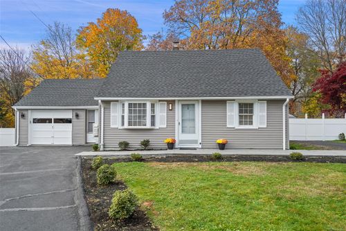 86 Old Barn Road, Stamford, CT, 06905 | Card Image