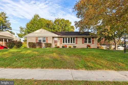 553 E Hummelstown St, ELIZABETHTOWN, PA, 17022-1816 | Card Image