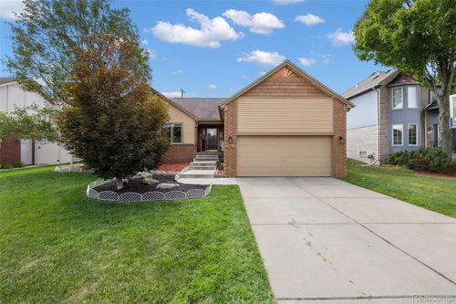 12862 Beechnut Dr, Sterling Heights, MI, 48313-1122 | Card Image