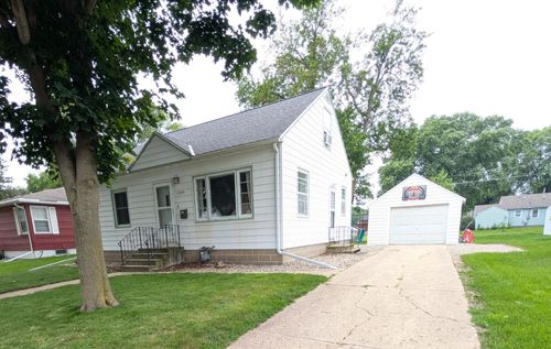 1009 Columbus Ave, Albert Lea, MN, 56007-3714 | Card Image