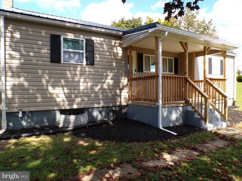 562 Suedberg Rd, PINE GROVE, PA, 17963-8834 | Card Image