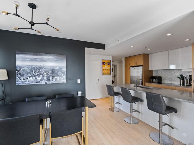 502 - 838 Broughton St, Condo with 2 bedrooms, 1 bathrooms and 1 parking in Victoria BC | Image 9