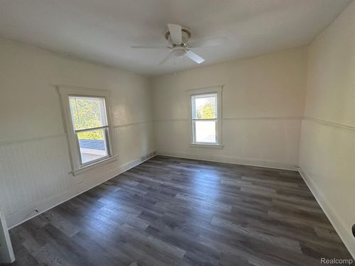 1470 Dye Rd, Flint, MI, 48532-4100 | Card Image