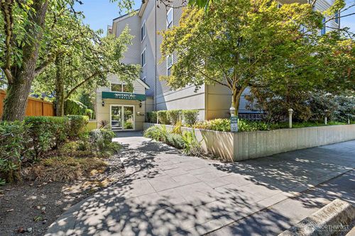 unit-306-6831 Ne 170th St, Kenmore, WA, 98028-3907 | Card Image