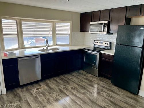 2872 Green Tree Ave, Las Vegas, NV, 89142-2611 | Card Image