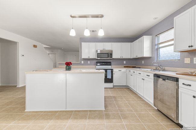 Large kitchen with Island. | Image 9