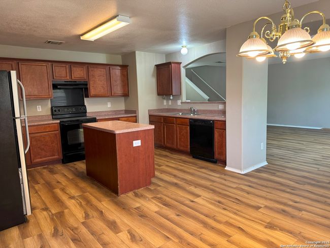 10115 Colt Xing, House other with 3 bedrooms, 3 bathrooms and null parking in Converse TX | Image 8