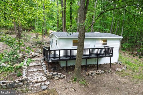 185 Woodpecker Ln, HARPERS FERRY, WV, 25425-6951 | Card Image