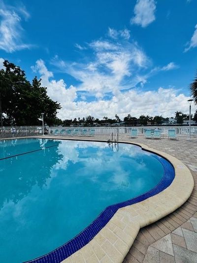 3H - 1455 N Treasure Dr, Condo with 2 bedrooms, 2 bathrooms and null parking in North Bay Village FL | Image 3