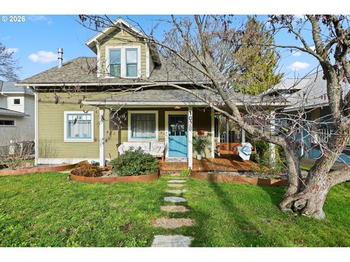 1028 Cascade Ave, Hood River, OR, 97031-1402 | Card Image