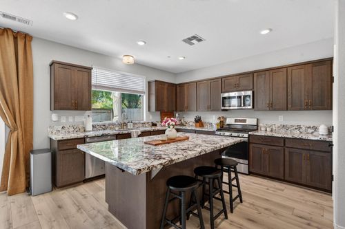 5653 Cobbler Ln, Marysville, CA, 95901-8393 | Card Image