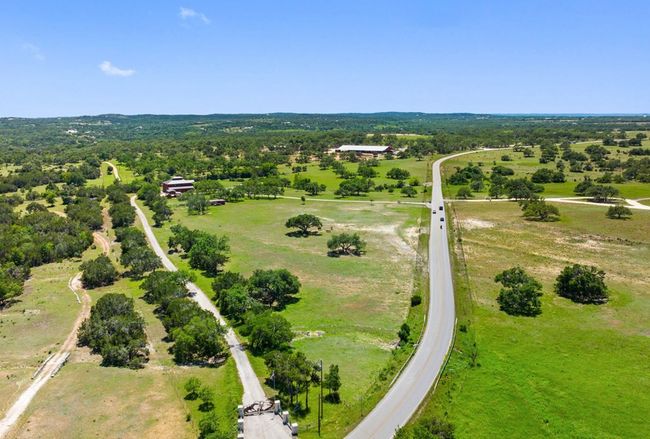 2401 W Fitzhugh Rd, House other with 3 bedrooms, 3 bathrooms and 3 parking in Dripping Springs TX | Image 38