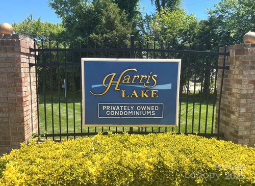 5810 Harris Grove Ln, Charlotte, NC, 28212-8320 | Card Image