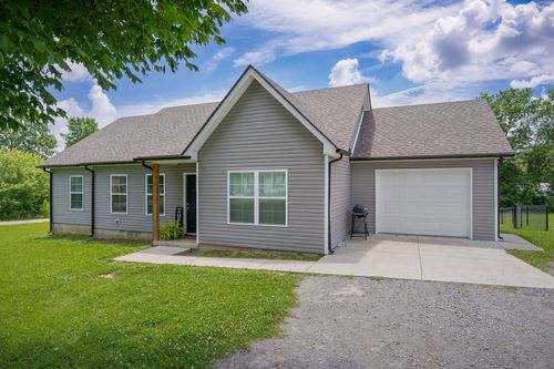 617 Estes St, Smithville, TN, 37166-2924 | Card Image