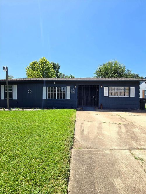 5874 Belneath St, Houston, TX, 77033-2230 | Card Image