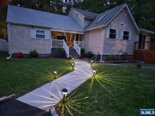 22 Elizabeth Rd, Hewitt, NJ, 07421-2213 | Card Image