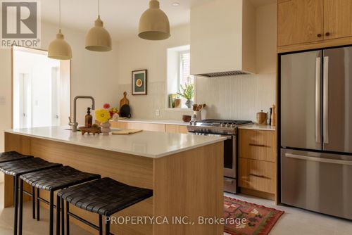 197 Roxton Rd, Toronto, ON, M6J2Y4 | Card Image