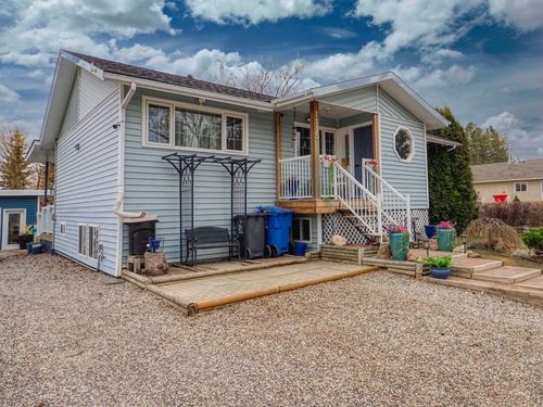 1115 3 St Ne, Three Hills, AB, T0M2A0 | Card Image