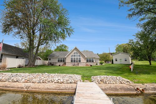 1171 N Shore Dr, Springport, MI, 49284-9464 | Card Image