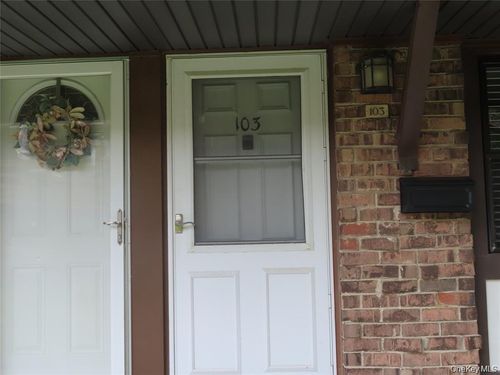 103 Mariners Way, Copiague, NY, 11726-5111 | Card Image