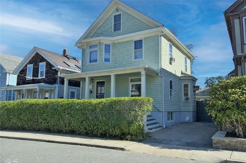 27 Hall Ave, Newport, RI, 02840-2142 | Card Image