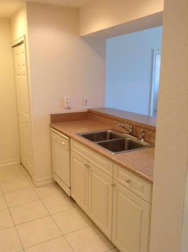APT-205 - 4520 Pga Blvd, Condo with 2 bedrooms, 2 bathrooms and null parking in Palm Beach Gardens FL | Image 14