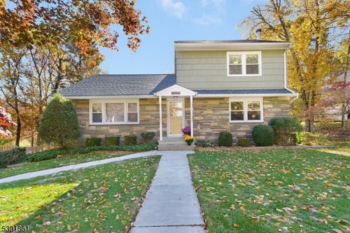 13 Paderewski Rd, Oak Ridge, NJ, 07438-9318 | Card Image