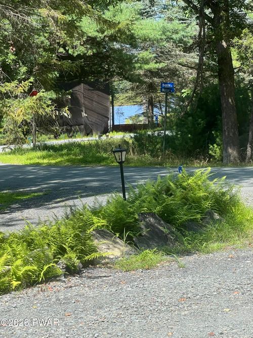 120 Yvonne Ln, Dingmans Ferry, PA, 18328-3121 | Card Image