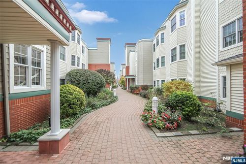 337 The Promenade, Edgewater, NJ, 07020-2122 | Card Image