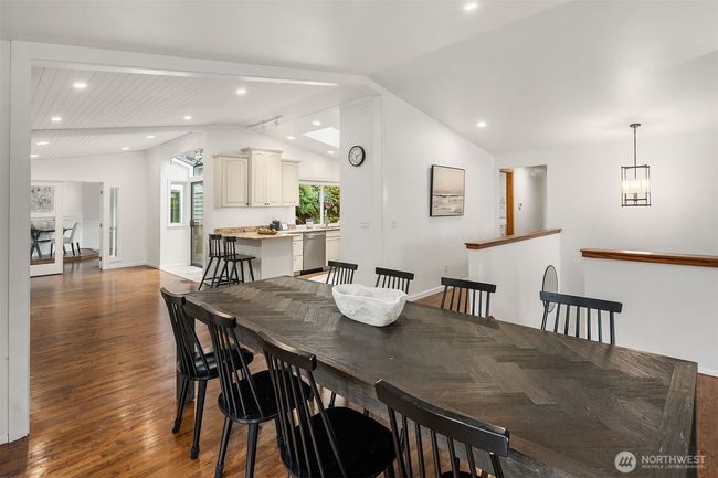 8475 Se 45 Th St, House other with 4 bedrooms, 3 bathrooms and 2 parking in Mercer Island WA | Image 9