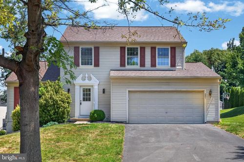 221 Flagstone Cir, COATESVILLE, PA, 19320-1655 | Card Image