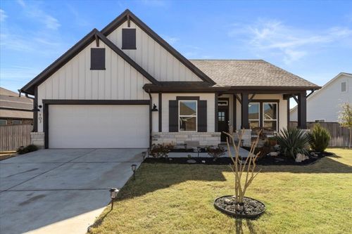 107 Freeman Day Dr, Bastrop, TX, 78602-2242 | Card Image