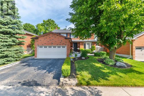 6 Larkin Avenue, Markham (Markham Village), ON, L3P4R2 | Card Image