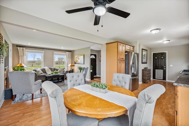 dining/family | Image 11