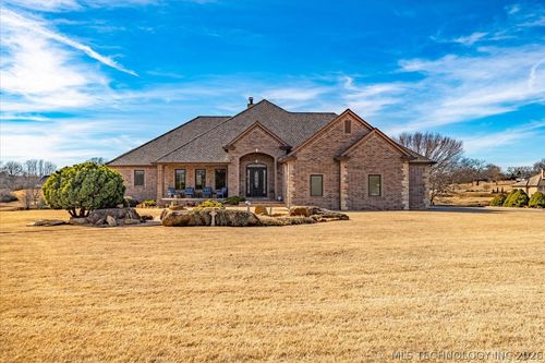 2621 Rabbit Ridge Rd, Bartlesville, OK, 74006-6353 | Card Image