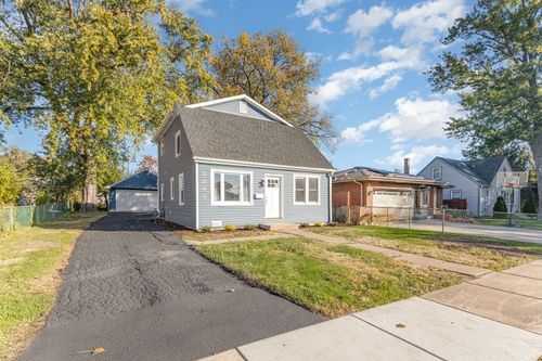 7040 W 114th St, Worth, IL, 60482-2037 | Card Image