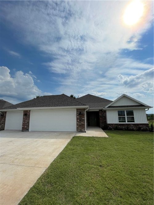 201 Pennington Ave, Prairie Grove, AR, 72753-4010 | Card Image