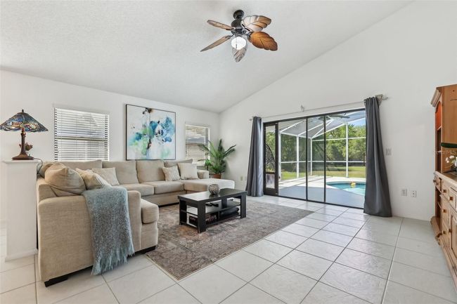 1120 Parker Canal Ct, House other with 4 bedrooms, 2 bathrooms and null parking in OVIEDO FL | Image 4
